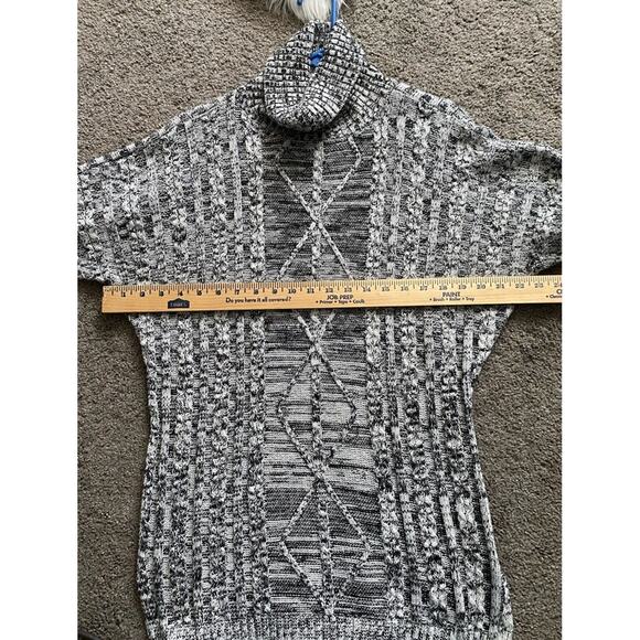 Lumiere Long Gray Chunky Asymmetrical Turtleneck Pullover Sweater- Size Medium - Picture 2 of 9